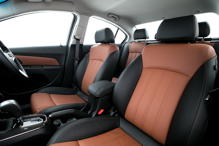 iamcar_Chevrolet Cruze LTZ_Hero F3Q Dynamic_reduced2